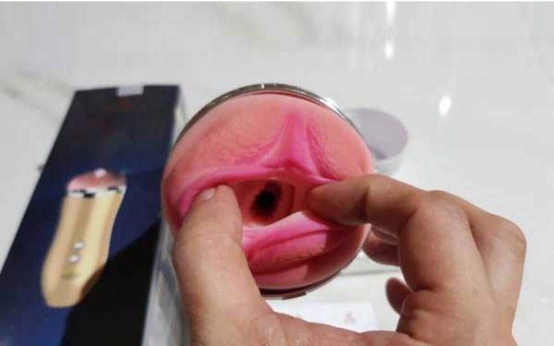 Cận cảnh phía trong âm vật giả Jiuai